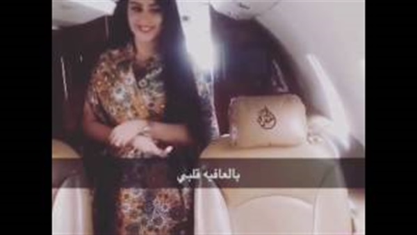 بالفيديو.. رد فعل غير متوقع من فنانة بحرينية أهداها زوجها طائرة خاصة