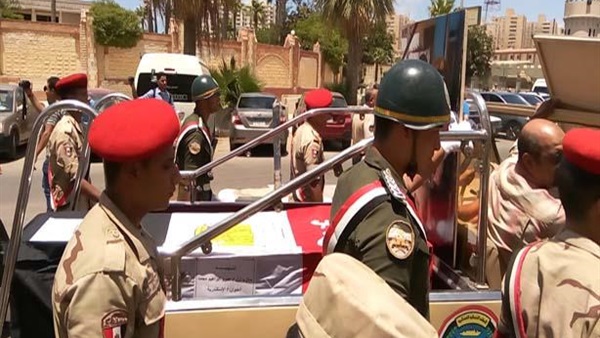 بالصور.. جنازة عسكرية لشهيد سيناء في مسقط رأس بالإسكندرية