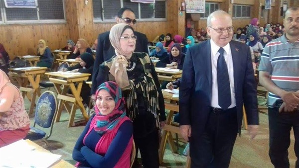 بالصور.. «رئيس جامعة الزقازيق» يتفقد تربية رياضية بنات بالصور.. «رئيس جامعة الزقازيق» يتفقد تربية رياضية بنات