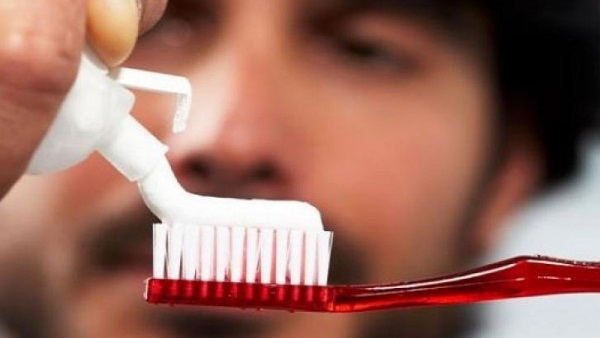 تعرف على 10 عادات خاطئة قد تدمر أسنانك تعرف على 10 عادات خاطئة قد تدمر أسنانك