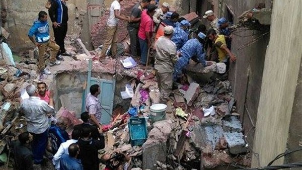 انهيار 4 عقارات وإخلاء 3 آخرين من السكان بالإسكندرية انهيار 4 عقارات وإخلاء 3 آخرين من السكان بالإسكندرية