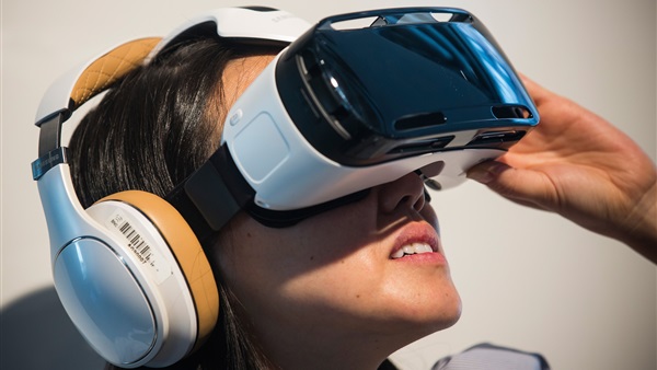 جوجل: الهواتف الذكية لن تعمل مع نظارة الواقع الافتراضي