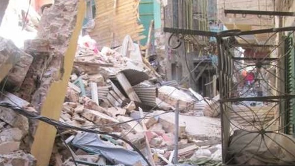 إصابة ربة منزل بعد انهيار جزئي لعقار بالإسكندرية