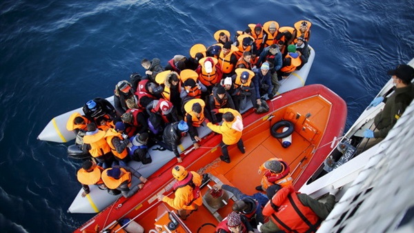 إنقاذ 19 مهاجرا قرب السواحل البريطانية
