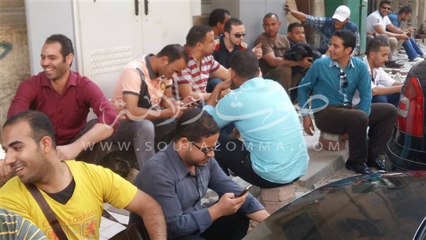 بالصور.. المعلمون المغتربون يفترشون الطريق أمام «الوزراء» بالصور.. المعلمون المغتربون يفترشون الطريق أمام «الوزراء»