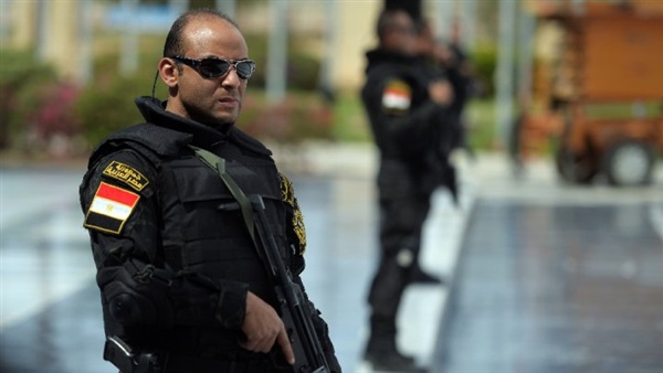 أمريكية: الأمن المصري منعني من رؤية زوجي أمريكية: الأمن المصري منعني من رؤية زوجي