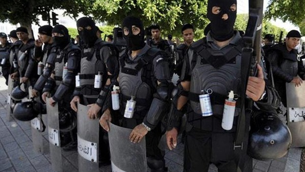 قوات الأمن بالدقهلية تغادر محيط نادي المحامين في طلخا قوات الأمن بالدقهلية تغادر محيط نادي المحامين في طلخا