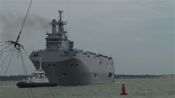 بالفيديو..حاملة الطائرات«ميسترال» تستعرض قدراتها فى عرض البحر قبل تسليمها لمصر