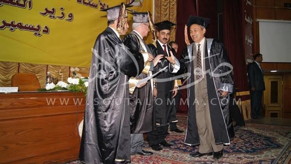 اختيار أستاذ بـ «علوم الفيوم» ضمن أفضل 100 عالم على مستوى العالم اختيار أستاذ بـ «علوم الفيوم» ضمن أفضل 100 عالم على مستوى العالم