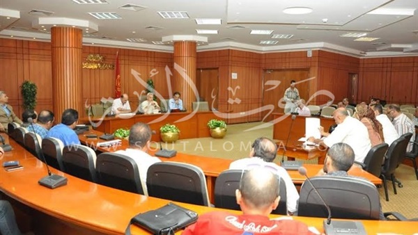 محافظ بورسعيد يجتمع مع أصحاب المصانع المتعثرة محافظ بورسعيد يجتمع مع أصحاب المصانع المتعثرة