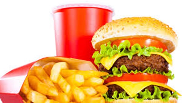 5 مشاكل صحية تسببها الأكلات السريعة