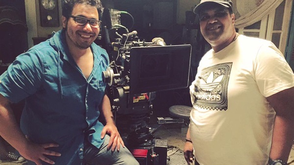 أحمد فتحي في زيارة مفاجئة للوكيشن «30 يوم في العز»