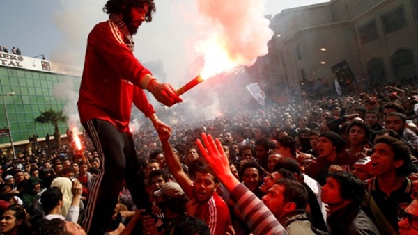 الأمن يمنع جماهير الألتراس من العبور علي الدائري الأمن يمنع جماهير الألتراس من العبور علي الدائري
