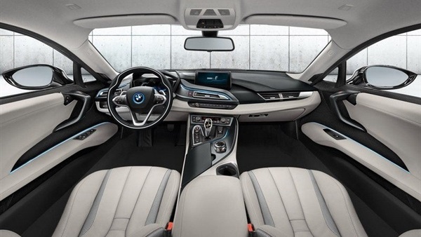 سيارة "بي إم دابليو i8" تمهد لثورة تكنولوجية في عالم السيارات