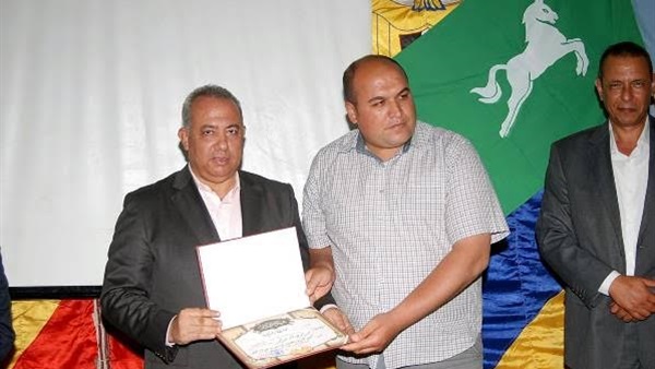 بالصور.. «محافظ الشرقية» يكرم القرى الفائزة فى مسابقة التميز لعام 2016 بالصور.. «محافظ الشرقية» يكرم القرى الفائزة فى مسابقة التميز لعام 2016
