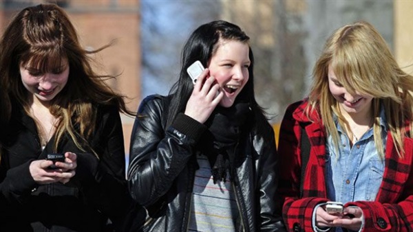 كاسبرسكي لاب: ثلث المستهلكين يفضلون هواتفهم على أصدقائهم