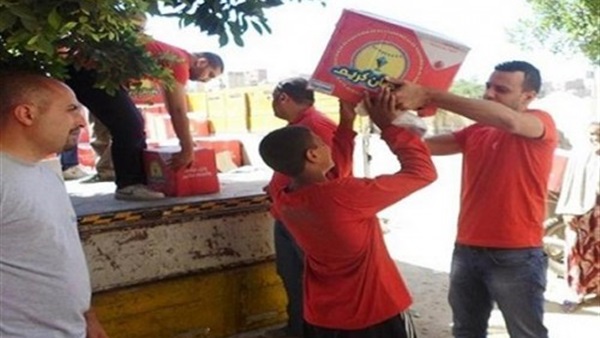 توزيع كراتين مواد غذائية مجانية للاسر الاولى بالرعايةبالفيوم 