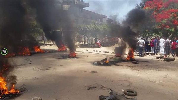 بالصورة.. أهالي «قرية الربع» بالدقهلية يقطعون الطريق بسبب انقطاع المياه بالصورة.. أهالي «قرية الربع» بالدقهلية يقطعون الطريق بسبب انقطاع المياه