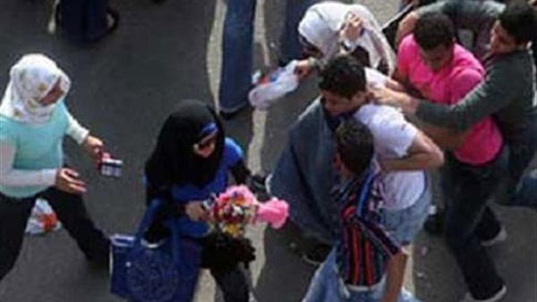 أولاد "الثانوي" يبتزون بنات "الإعدادي" جنسيًا فى المقطم أولاد "الثانوي" يبتزون بنات "الإعدادي" جنسيًا فى المقطم