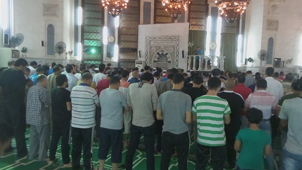 بالصور.. شعائر صلاة العشاء داخل مسجد الغفور الرحيم في بورسعيد بالصور.. شعائر صلاة العشاء داخل مسجد الغفور الرحيم في بورسعيد