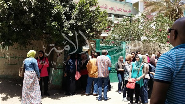 بالصور.. فرحة عارمة في اليوم الثالث لإمتحان الثانوية العامة بالشرقية بالصور.. فرحة عارمة في اليوم الثالث لإمتحان الثانوية العامة بالشرقية