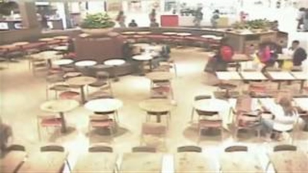 بالفيديو.. اختطاف امرأة لطفل بعد مغافلة والدته