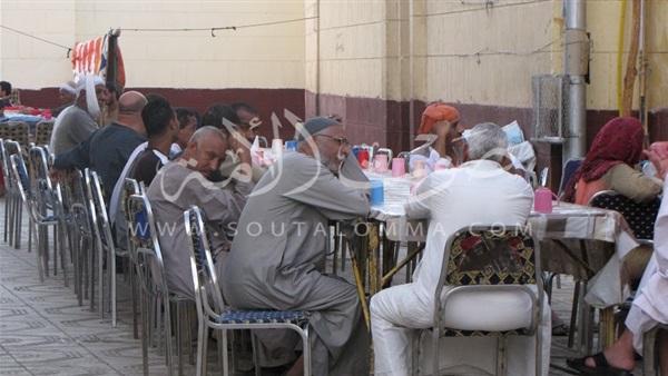 بالصور.. استعدادات موائد الرحمن بمسجد عبد الرحيم القنائي بالصور.. استعدادات موائد الرحمن بمسجد عبد الرحيم القنائي