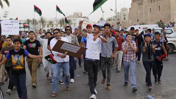 مظاهرات شعبية بليبيا احتجاجًا علي خطة المبعوث الأممي مظاهرات شعبية بليبيا احتجاجًا علي خطة المبعوث الأممي