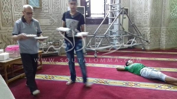 بالصور.. إفطار الصائمون بمسجد المرسي أبوالعباس في الإسكندرية بالصور.. إفطار الصائمون بمسجد المرسي أبوالعباس في الإسكندرية