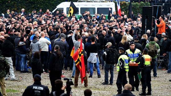 الآلاف يحتجون أمام قاعدة جوية أمريكية في ألمانيا 