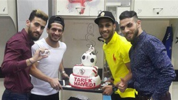 لاعبو الزمالك يحتفلون بعيد ميلاد طارق حامد لاعبو الزمالك يحتفلون بعيد ميلاد طارق حامد
