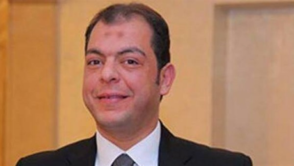 حاتم نعمان: «بحب السيسي وما بعرفش أطبل» حاتم نعمان: «بحب السيسي وما بعرفش أطبل»