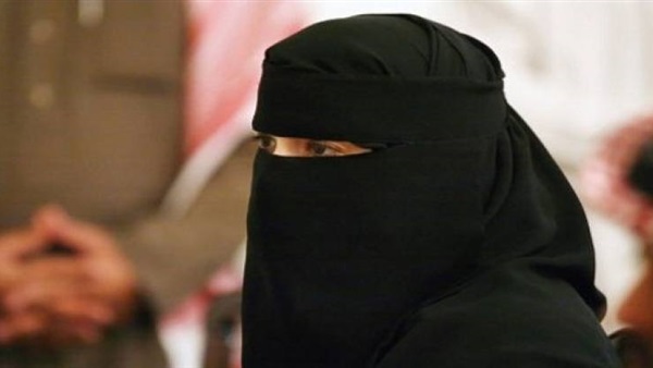 5 جلدات لامرأة سعودية بسبب واتساب!