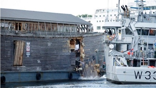 بالصورة.. زورق حرس السواحل النرويجي يصطدم بسفينة «نوح»