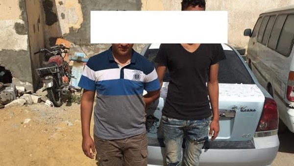 ضبط شخصين يقومان بمعاكسة المارة على كورنيش مطروح ضبط شخصين يقومان بمعاكسة المارة على كورنيش مطروح