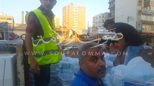 بالصور.. بدء توزيع وجبات الإفطار على الصائمين بالمنصورة بالصور.. بدء توزيع وجبات الإفطار على الصائمين بالمنصورة