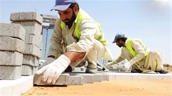 منع العمل تحت أشعة الشمس لمدة 3 ساعات في السعودية