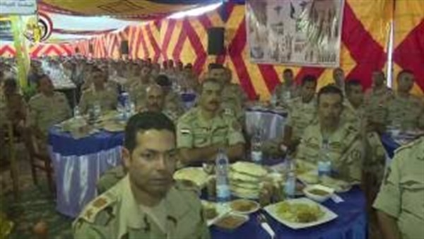 ننشر فيديو إفطار رئيس الأركان مع مقاتلى المنطقة الغربية ننشر فيديو إفطار رئيس الأركان مع مقاتلى المنطقة الغربية
