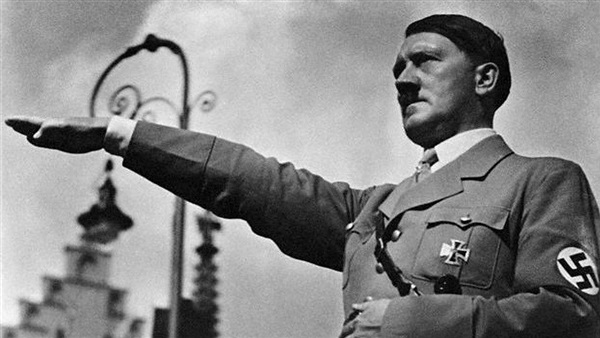 غضب بإيطاليا لإقدام صحيفة يمينية على توزيع "كفاحي" لهتلر غضب بإيطاليا لإقدام صحيفة يمينية على توزيع "كفاحي" لهتلر