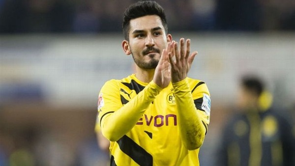 إلكاي جوندوجان يصل مانشستر سيتي على عكازين