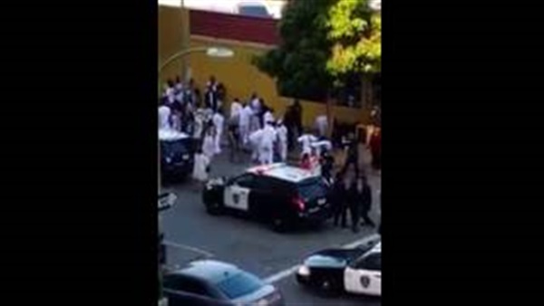 بالفيديو.. مقتل وإصابة 5 أشخاص في إطلاق نار بأمريكا بالفيديو.. مقتل وإصابة 5 أشخاص في إطلاق نار بأمريكا