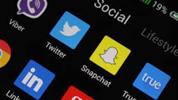 سناب شات تبدأ تعرض الإعلانات بين قصص الأصدقاء