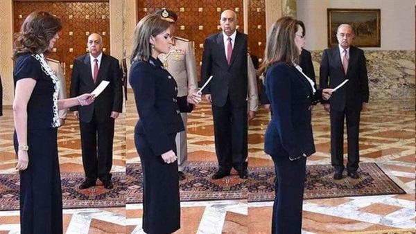 بالفيديو.. برلماني يكشف تفاصيل الإطاحة بـ 8 وزراء بالفيديو.. برلماني يكشف تفاصيل الإطاحة بـ 8 وزراء