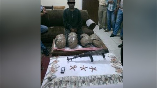 سقوط تاجر مخدرات بحوزته 25 كيلو بانجو بقنا سقوط تاجر مخدرات بحوزته 25 كيلو بانجو بقنا
