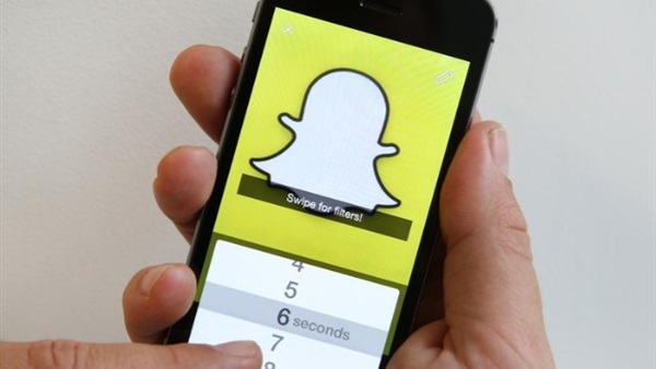 سناب شات تبدأ قريباً عرض الإعلانات بين قصص الأصدقاء سناب شات تبدأ قريباً عرض الإعلانات بين قصص الأصدقاء