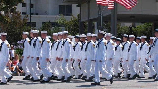 البحرية الأمريكية ترفع حظر شرب الكحول عن أفرادها العاملين في اليابان