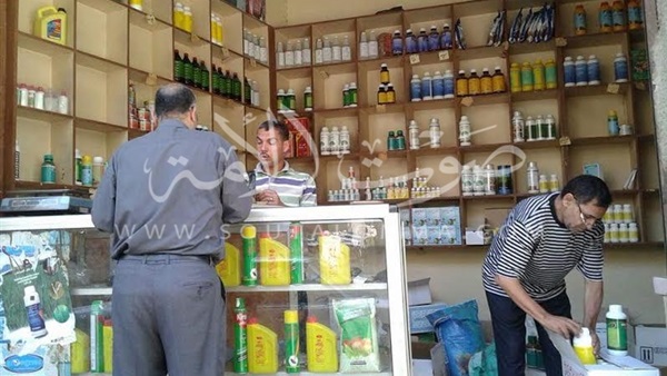 التحفظ علي مبيدات زراعية بدون ترخيص داخل محلين بالشرقية التحفظ علي مبيدات زراعية بدون ترخيص داخل محلين بالشرقية