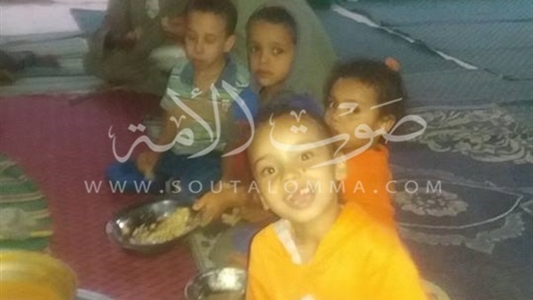 بالصور.. الأطفال والشباب يجهزون موائد الرحمن بـ«الطهطاوى» فى سوهاج بالصور.. الأطفال والشباب يجهزون موائد الرحمن بـ«الطهطاوى» فى سوهاج