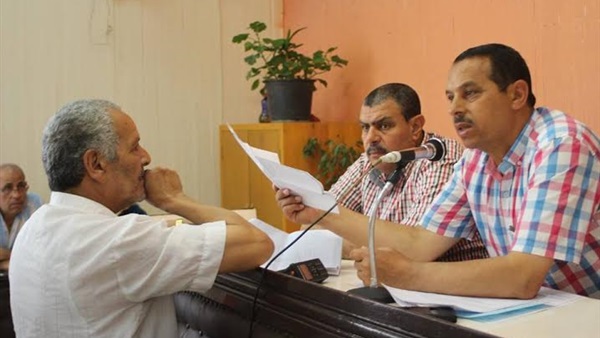 بالصور.. «سكرتير دسوق» يناقش شكاوى المواطنيين بالصور.. «سكرتير دسوق» يناقش شكاوى المواطنيين