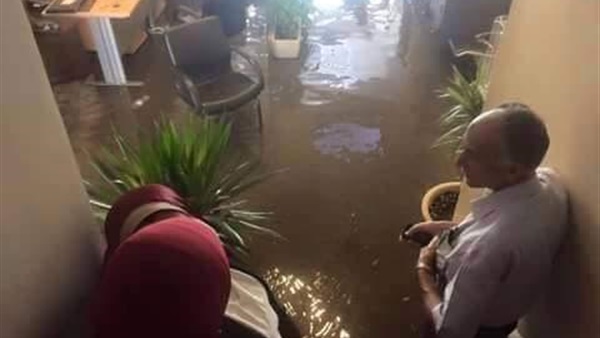 بالصورة.. الأمطار تغرق «البنك الأهلى» بالإسكندرية بالصورة.. الأمطار تغرق «البنك الأهلى» بالإسكندرية